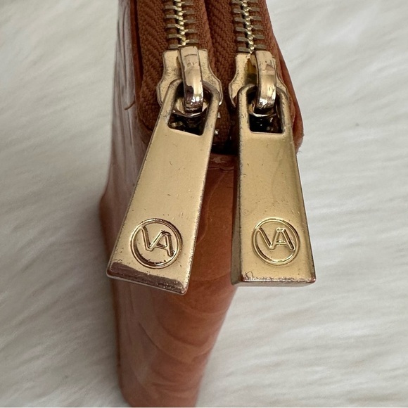 Valentina Italy Embossed Genuine Leather Floral Zip Around Wallet - Picture 6 of 10